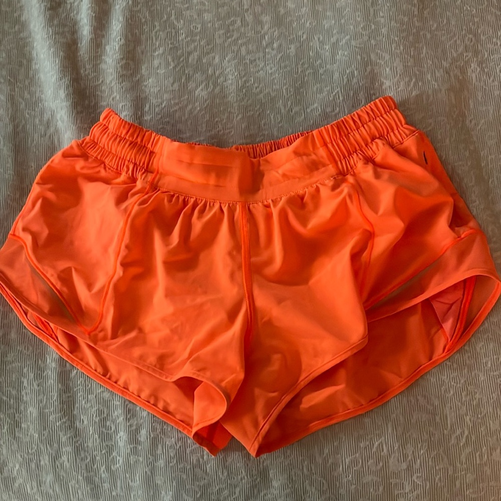 lululemon hotty hots orange size 6 low rise 2.5 inseam